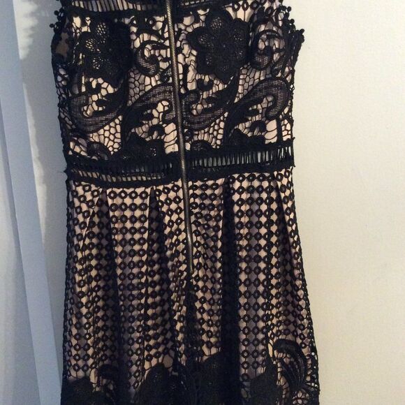 Gorgeous black corcheted dress peek a boos Large L lined stretch sleeveless - Picture 6 of 7